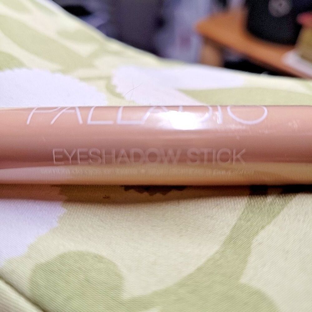 Palladio Eyeshadow Stick ES02 Champagne Shimmer NEW Sealed Easy to Use